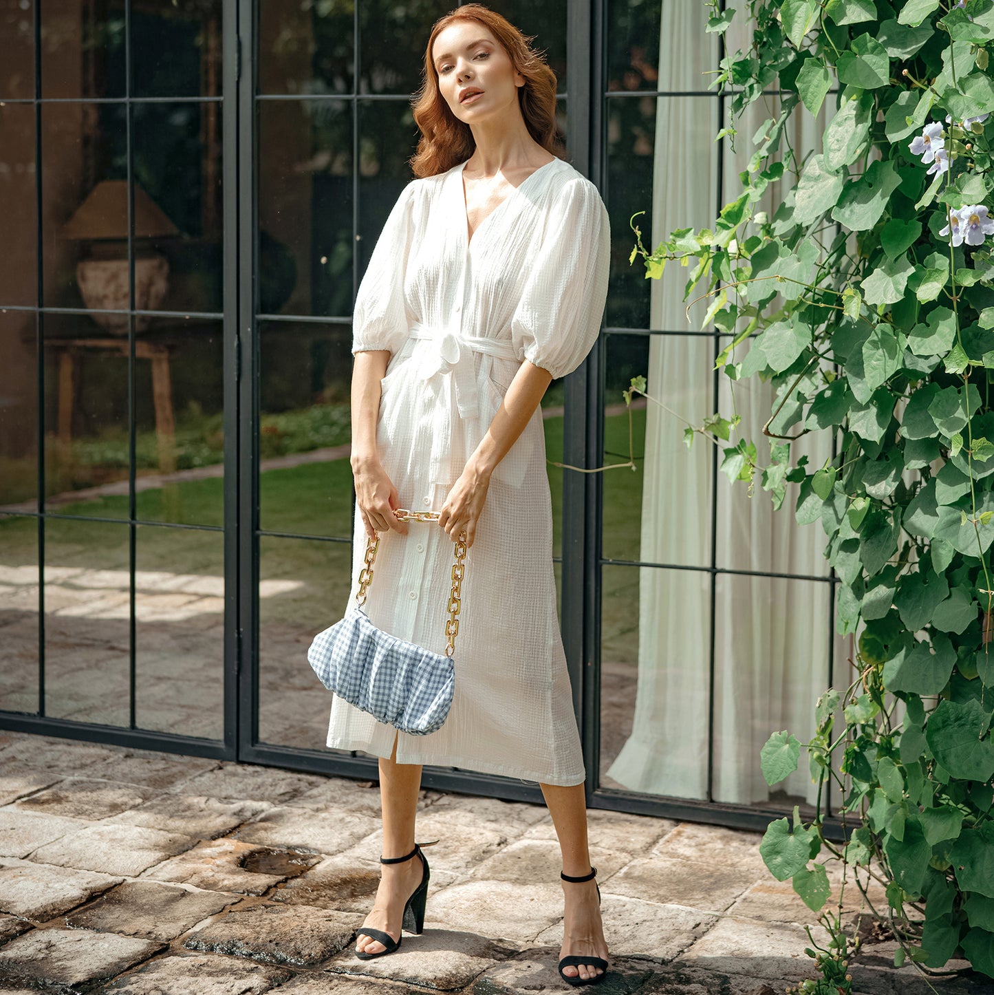 Vestido midi arrugado Meghan, en blanco roto